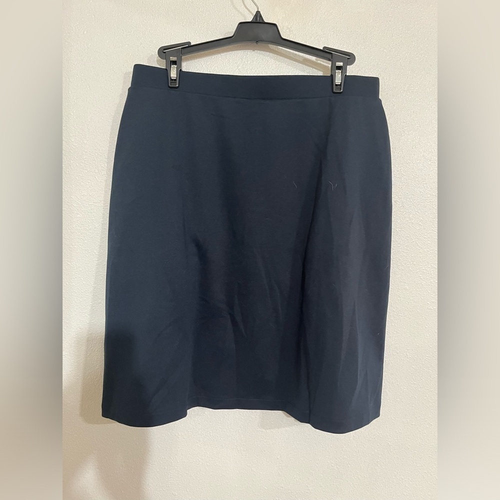 Lands end tennis, navy blue size 10 NWOT skirt golf tennis - Picture 2 of 5